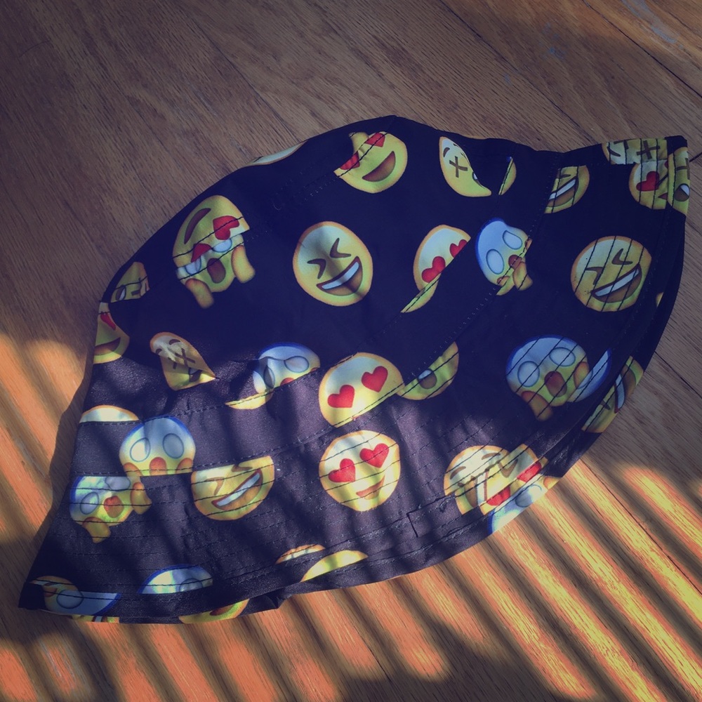 Bucket hat